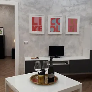 https://etnea-street-apartment.catania-hotels.net